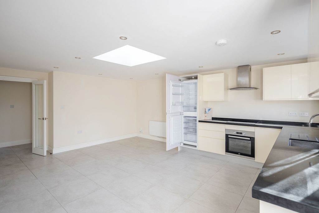 Property photo 1 of 33