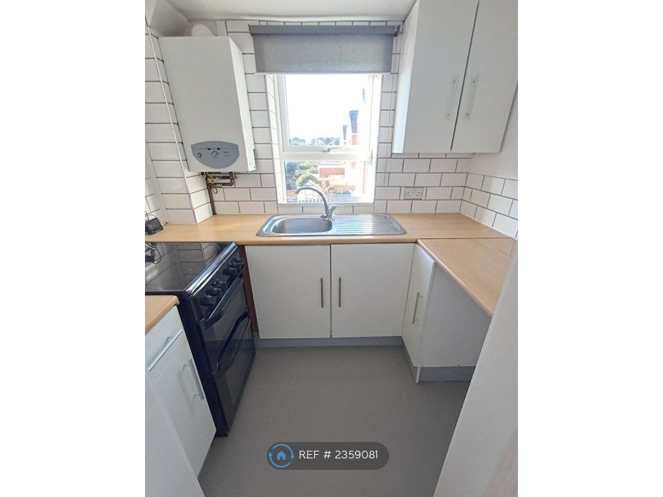 Property photo 3 of 6 Kitchen