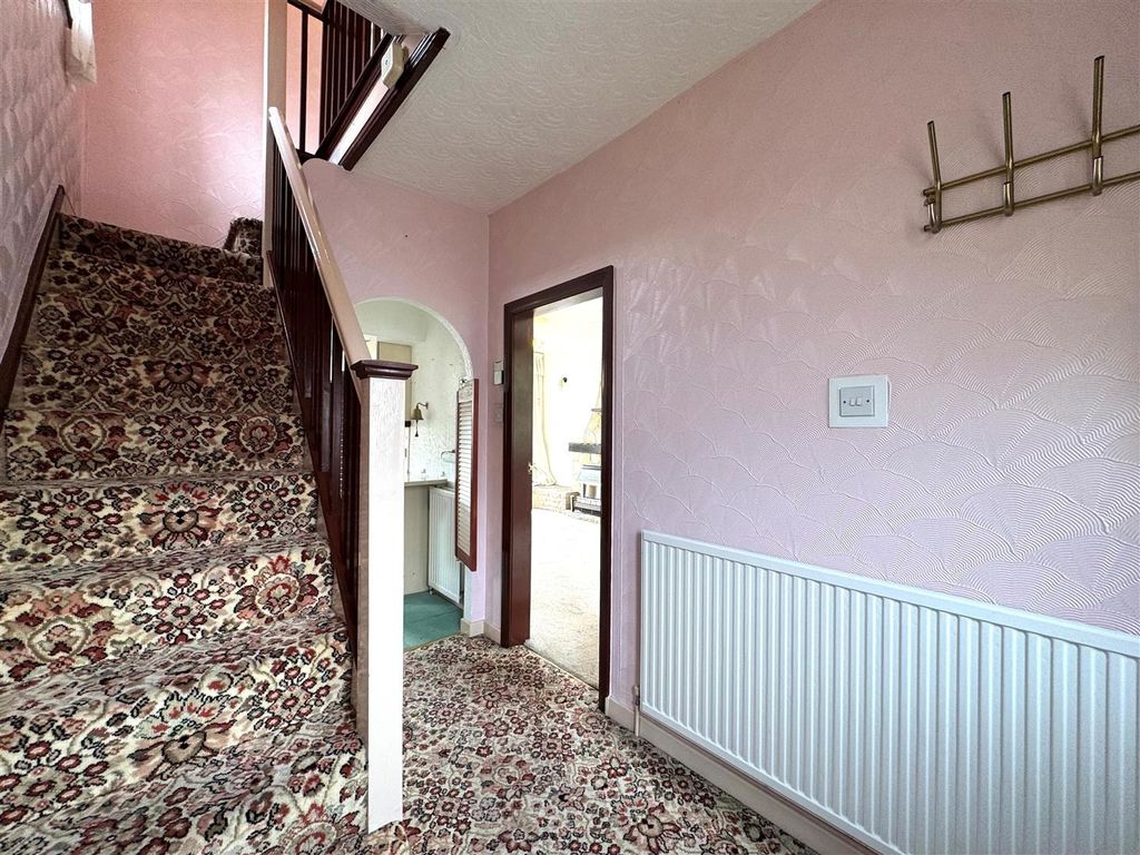 Property photo 2 of 13 Hallway