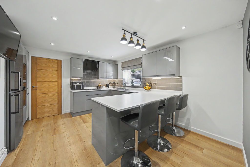 Property photo 2 of 33 Kitchen