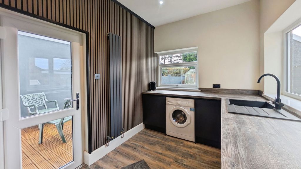 Property photo 3 of 25