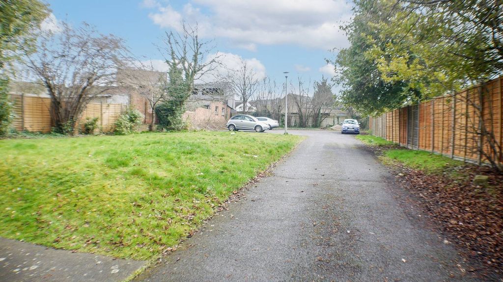 Property photo 2 of 8