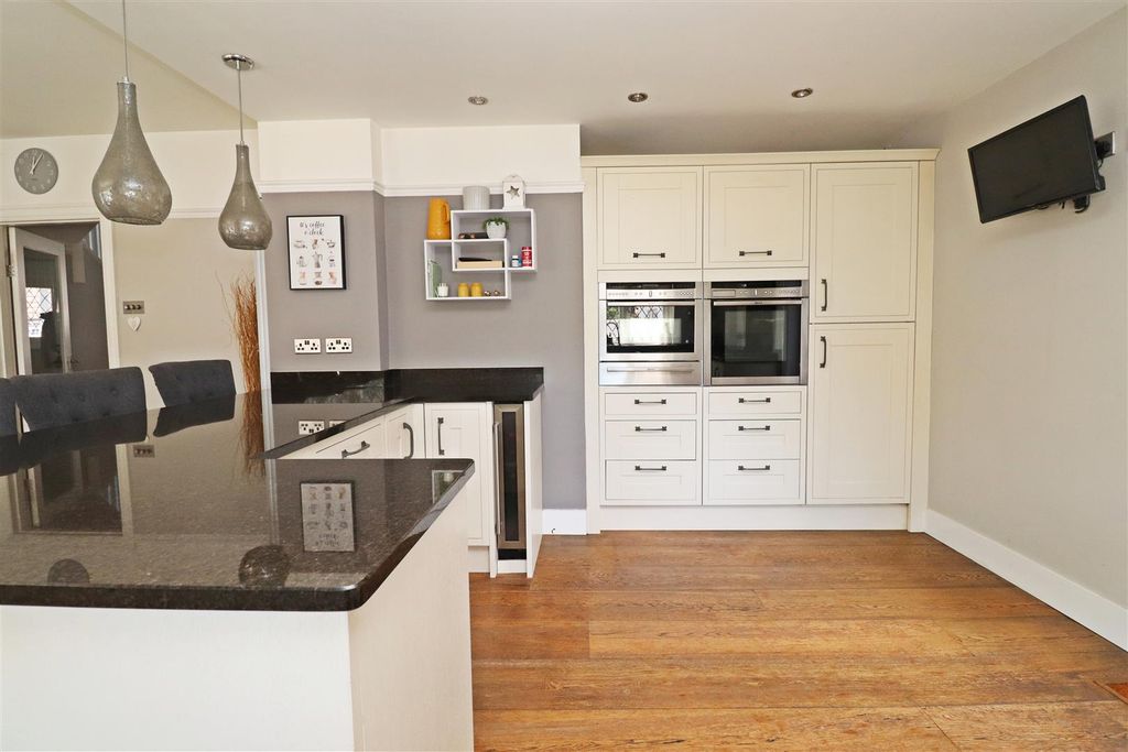 Property photo 3 of 15 Kitchen