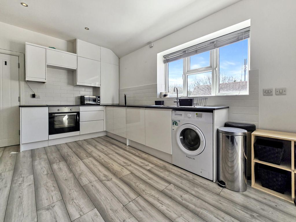 Property photo 2 of 6 Kitchen