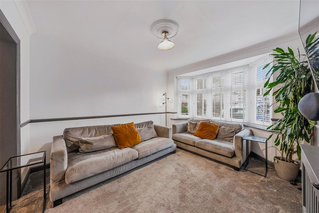 Property photo 2 of 22 Lounge