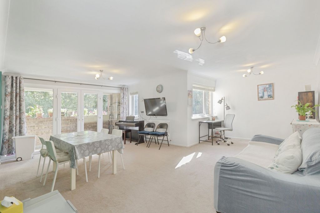 Property photo 2 of 17 Photo