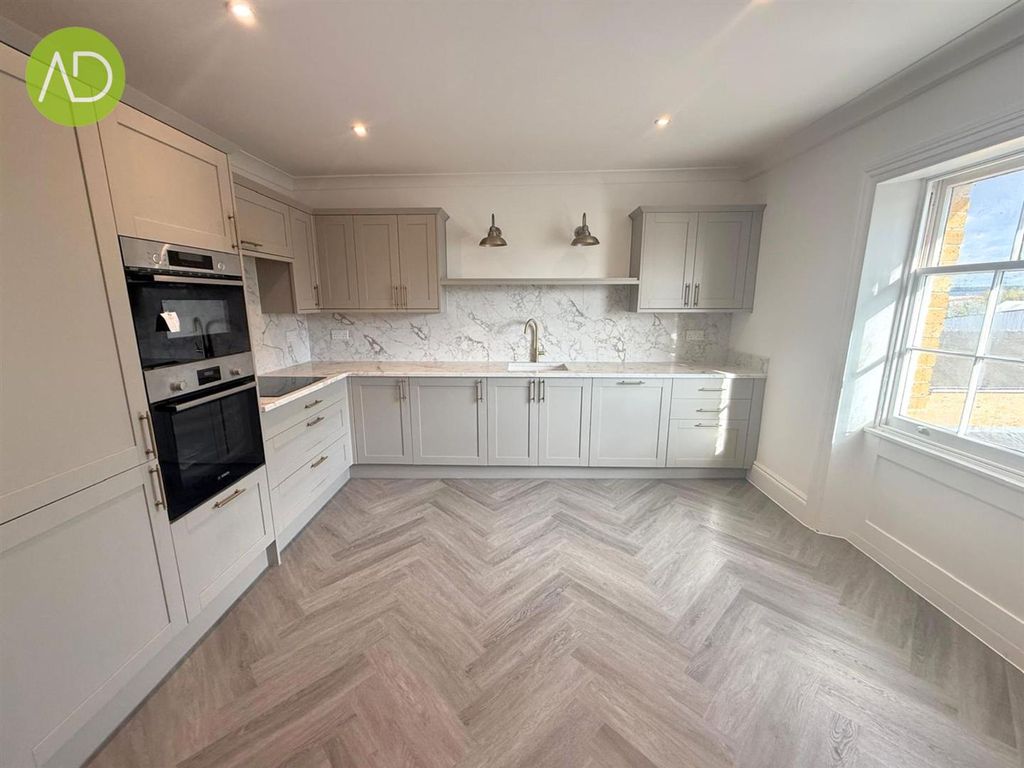 Property photo 3 of 22 18.Jpg