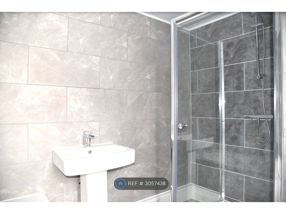 Property photo 1 of 13 Bathroom