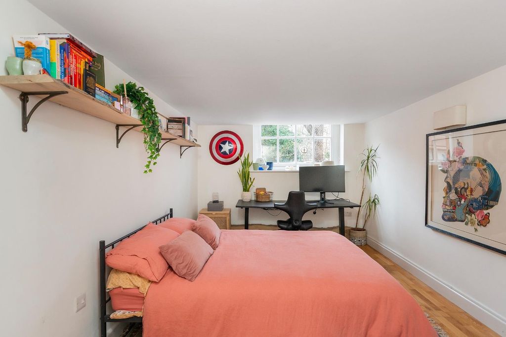 Property photo 3 of 23 F1Chom - Bedroom D.Jpg