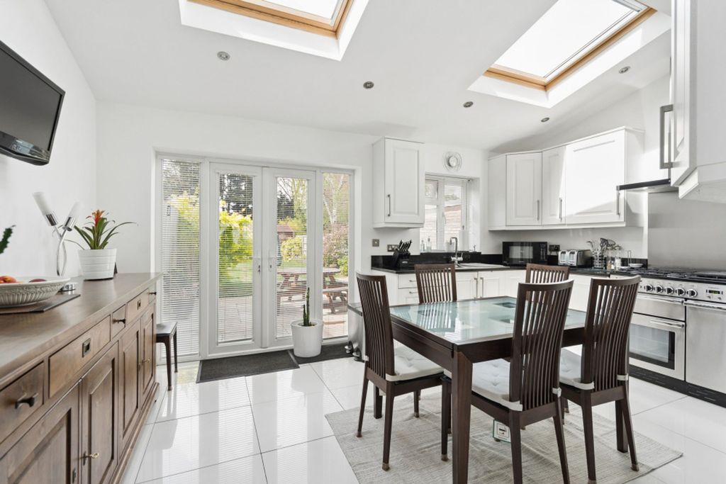 Property photo 3 of 24 Kitchen / Dining Room