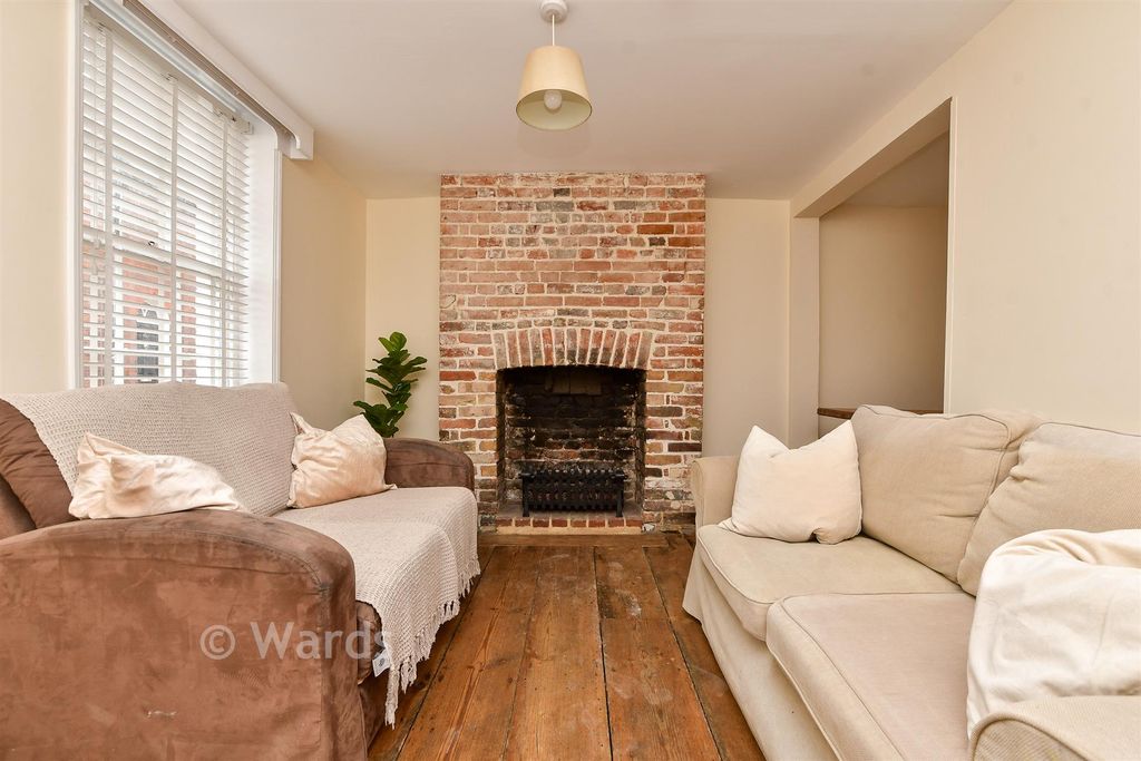 Property photo 1 of 10 Lounge
