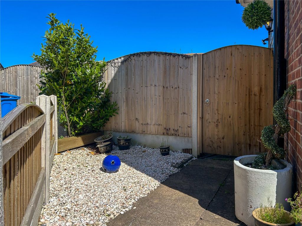 Property photo 3 of 23 Front Garden