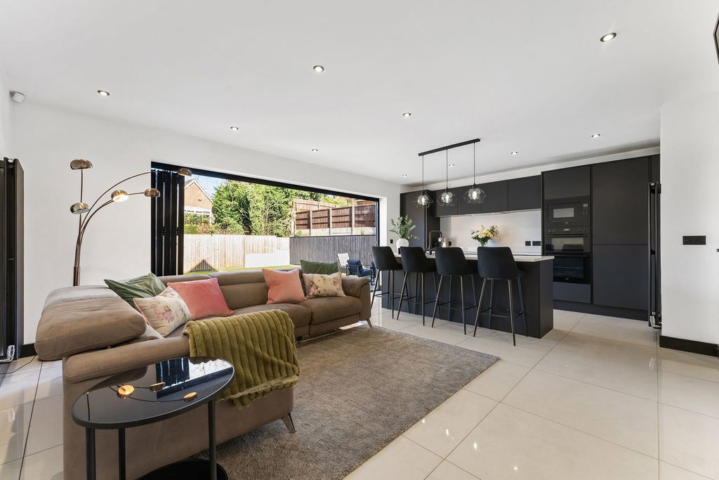 Property photo 2 of 40