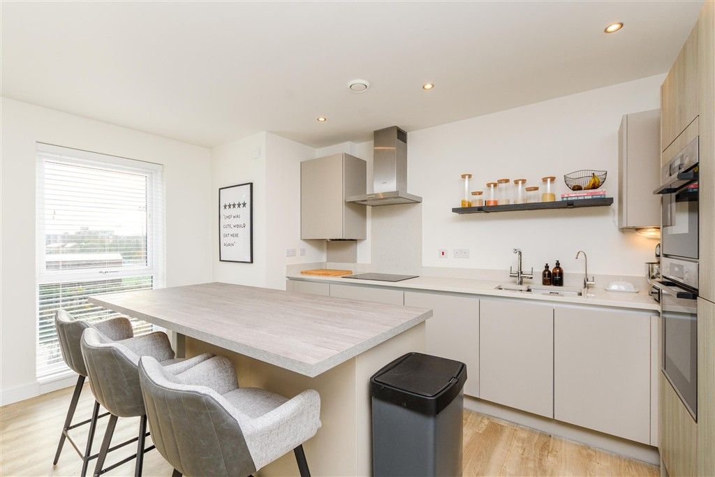 Property photo 3 of 11 Kitchen