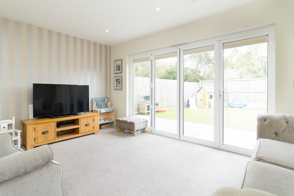 Property photo 3 of 14 2759809