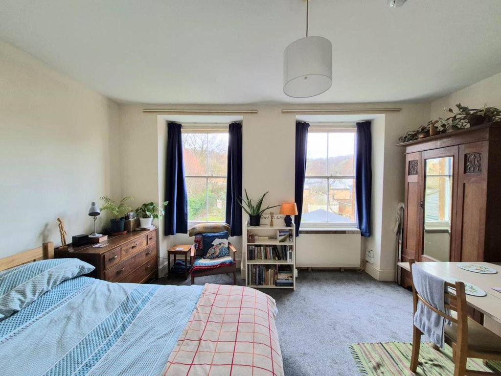 Property photo 3 of 6 Studio