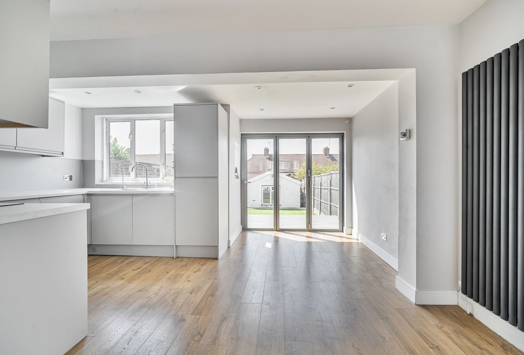 Property photo 2 of 21 1502019-6-6A71F70...