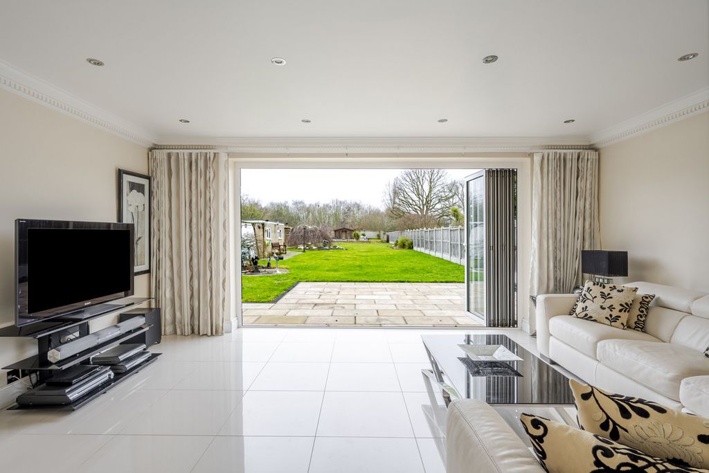 Property photo 3 of 23