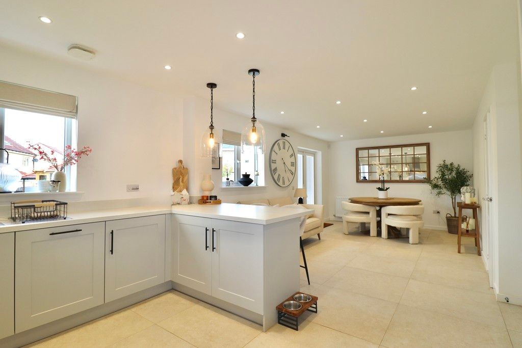 Additional image 6 of 4 bed detached house to rentEast Kip Walk, Murieston EH54