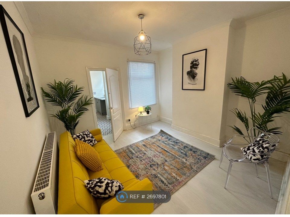 Property photo 1 of 6 Living Room