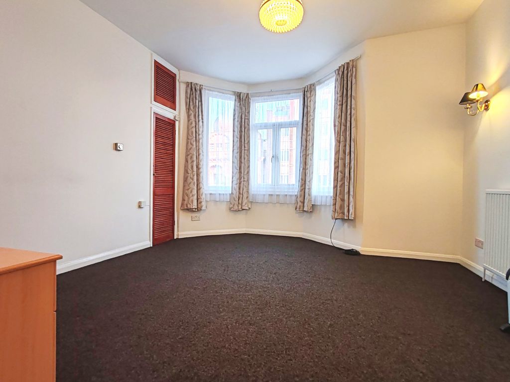 Property photo 1 of 2