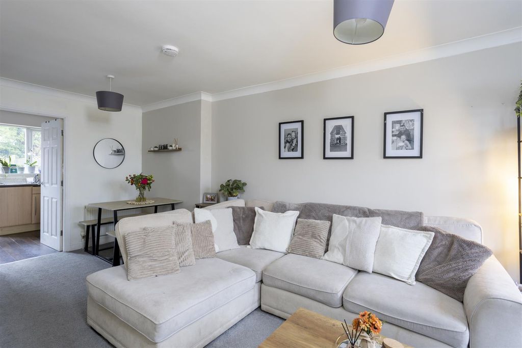 Property photo 3 of 21 26_Cayley_Close__10.Jpg