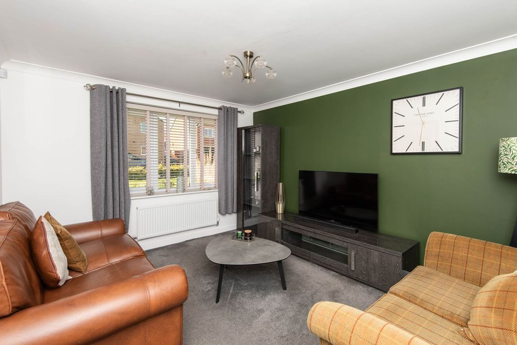 Property photo 3 of 24