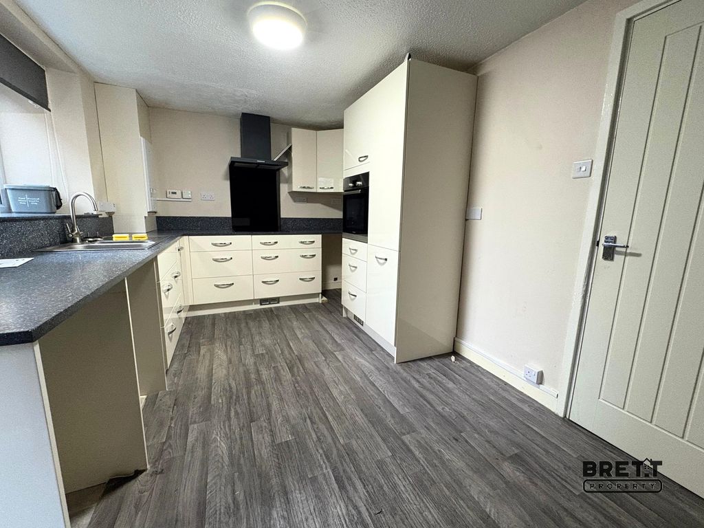 Property photo 3 of 8 Kitchen-Dining