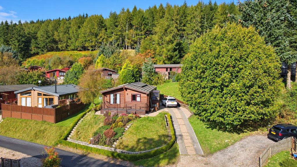 Property photo 1 of 32