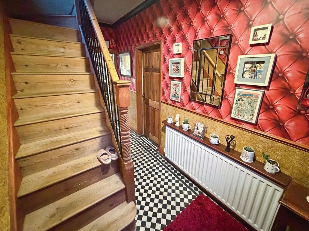 Property photo 2 of 17 Hallway