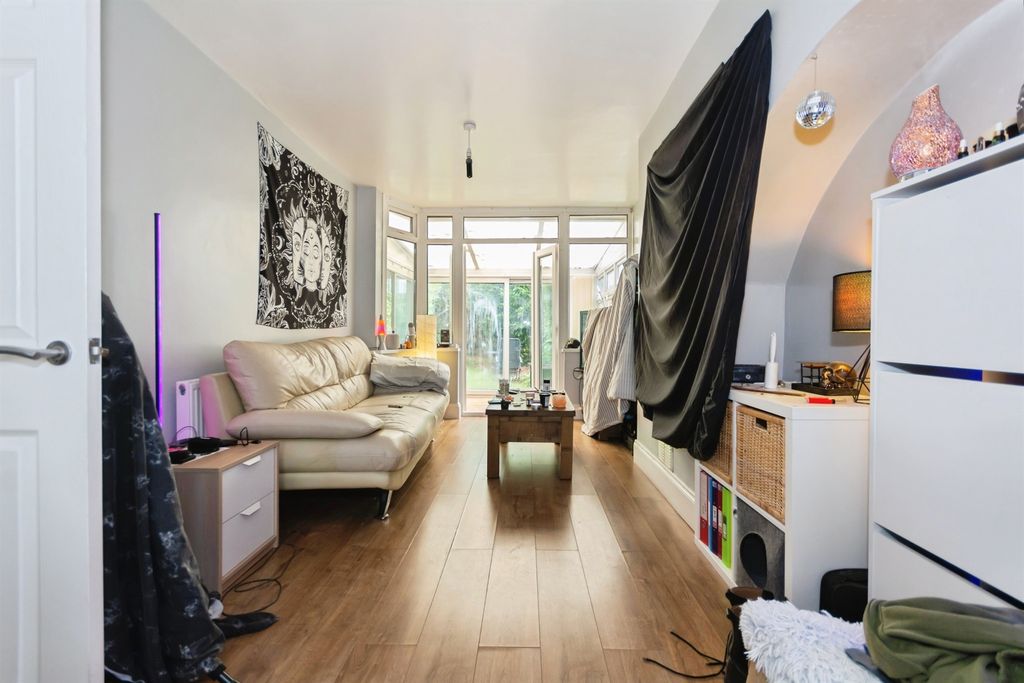 Property photo 3 of 23