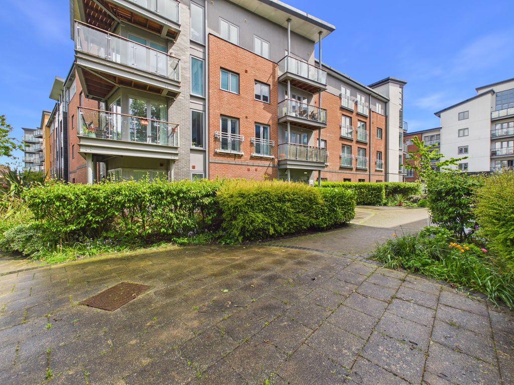Property photo 1 of 14 External