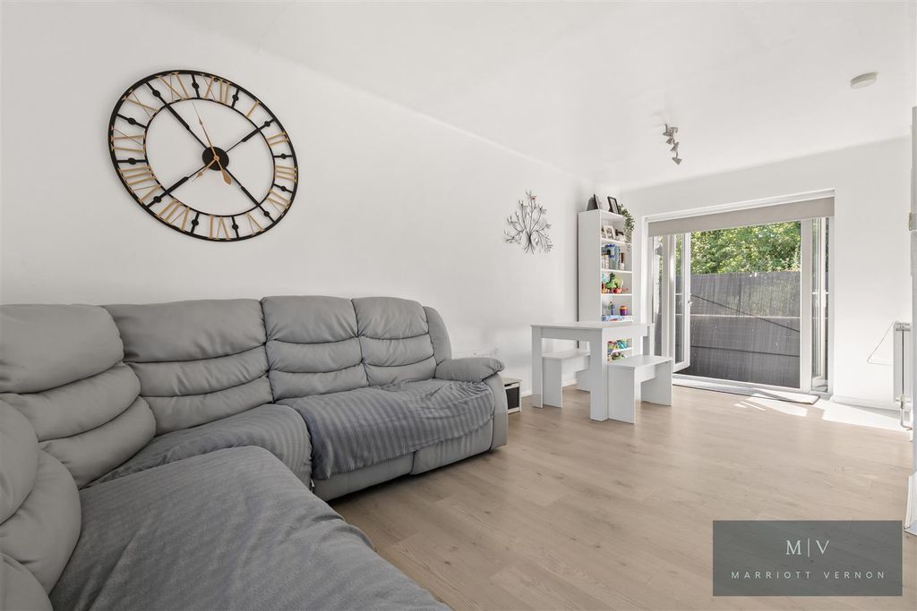Property photo 2 of 14 Rydal Close 12 MV-14.Jpg