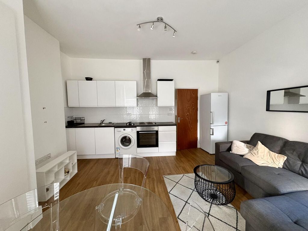 Property photo 3 of 9 Kitchen