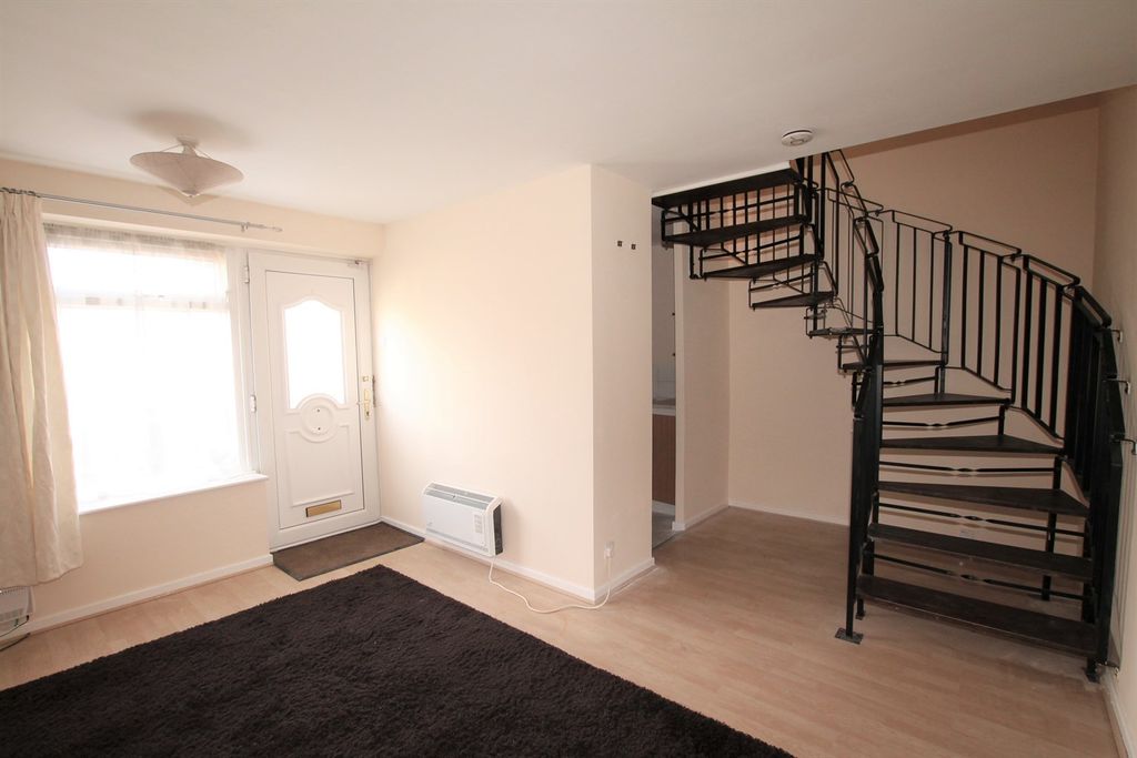 Property photo 2 of 8 Lounge