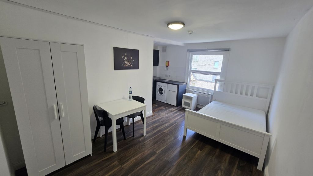 Property photo 3 of 6 Photo 2