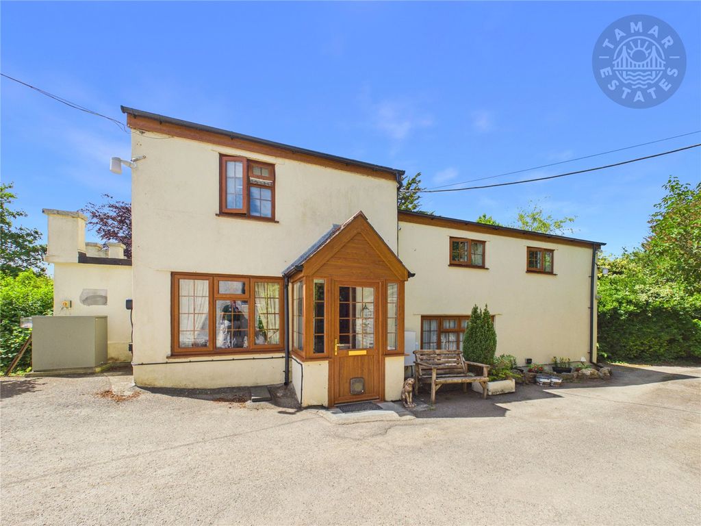 Property photo 3 of 27 Detached Main House