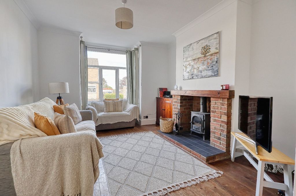 Property photo 2 of 18 Lounge