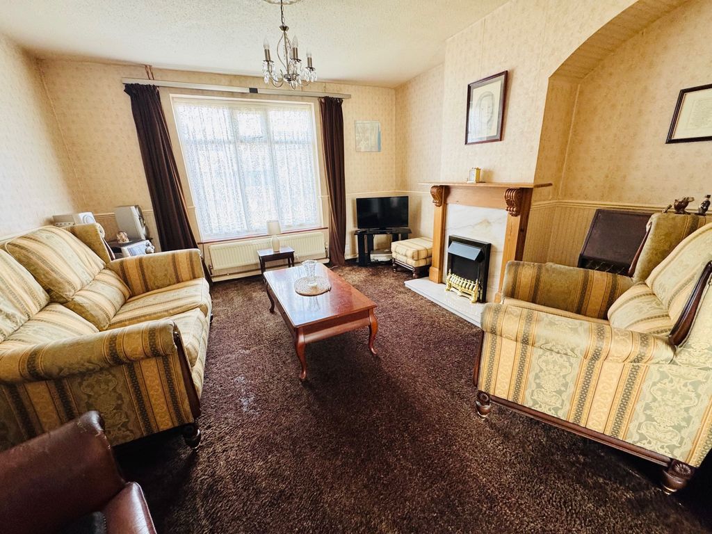 Property photo 2 of 11