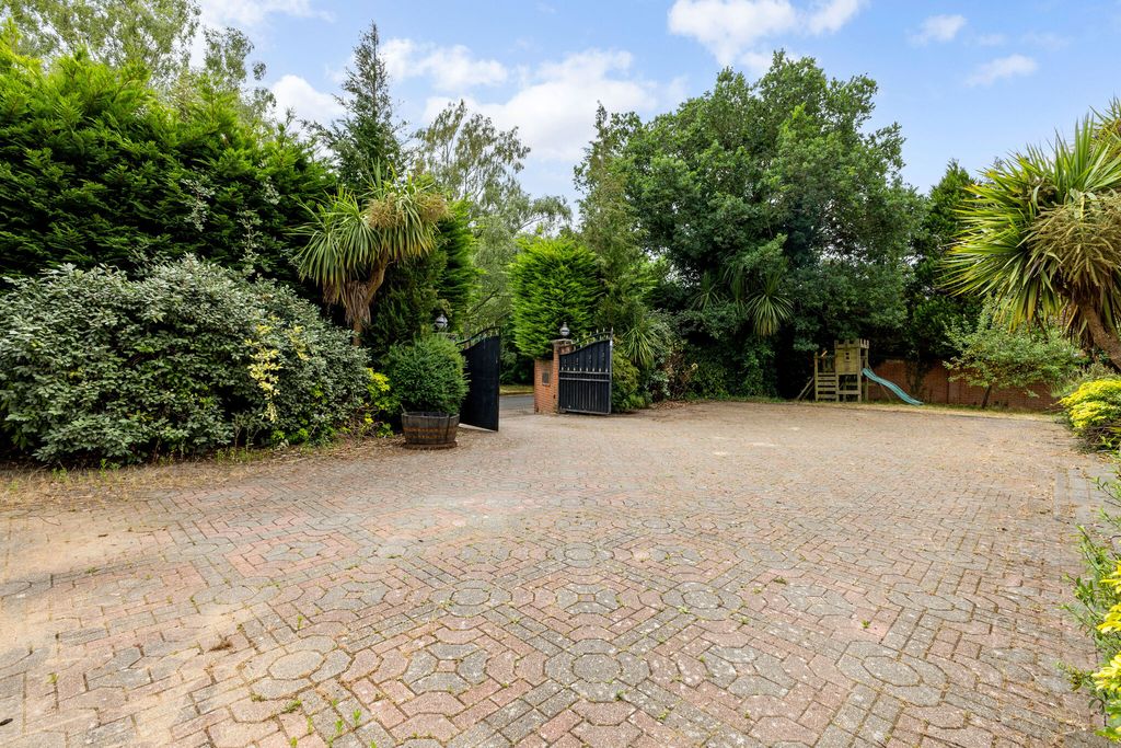 Property photo 2 of 15