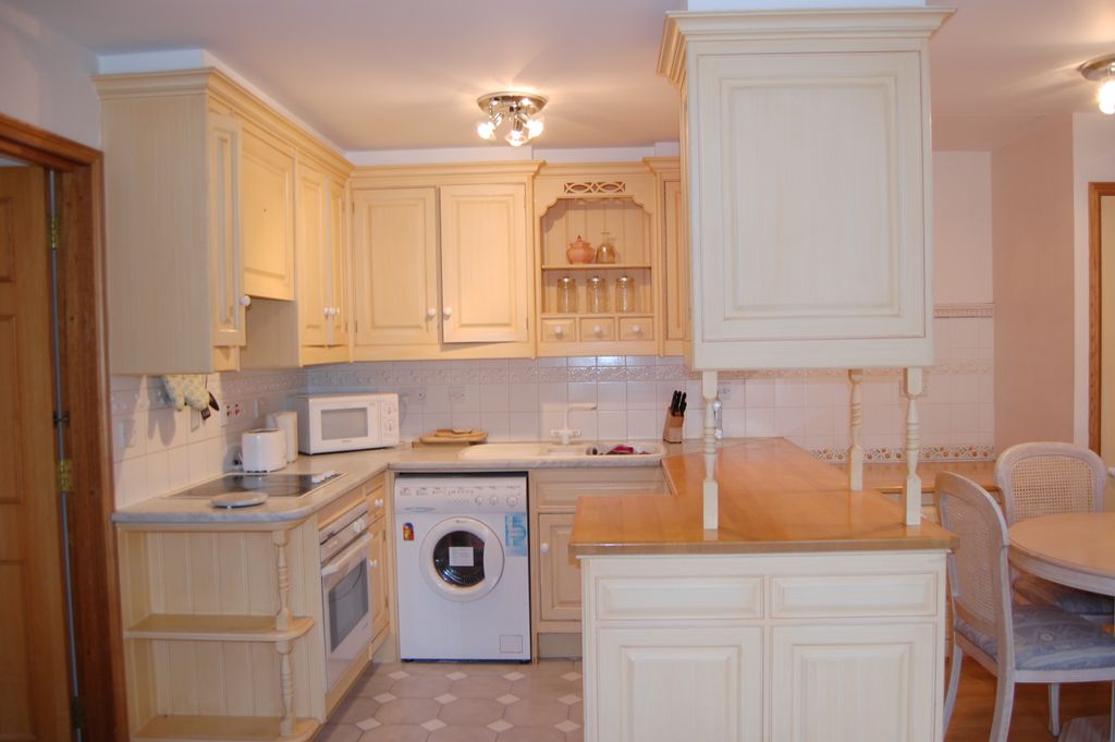 Property photo 2 of 6 Fitted Kitchen
