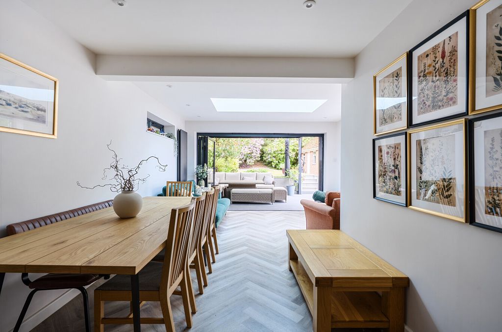 Property photo 2 of 13 1467811-30-6A1d75...