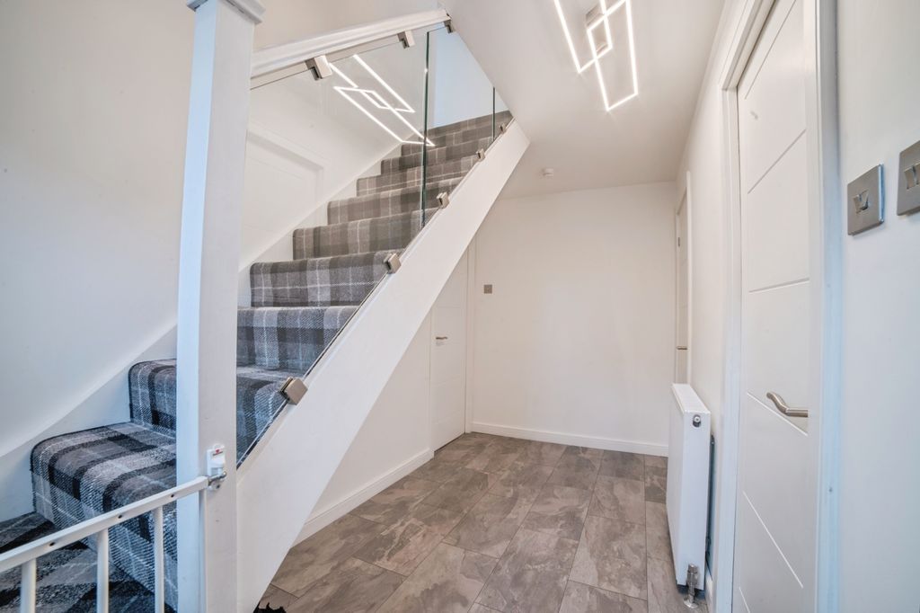 Property photo 2 of 12 Hallway