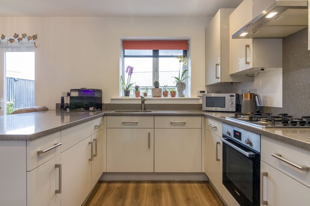 Property photo 2 of 19 Dining Kitchen
