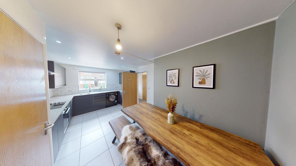 Property photo 3 of 11 59 City Road - 02.Jpg