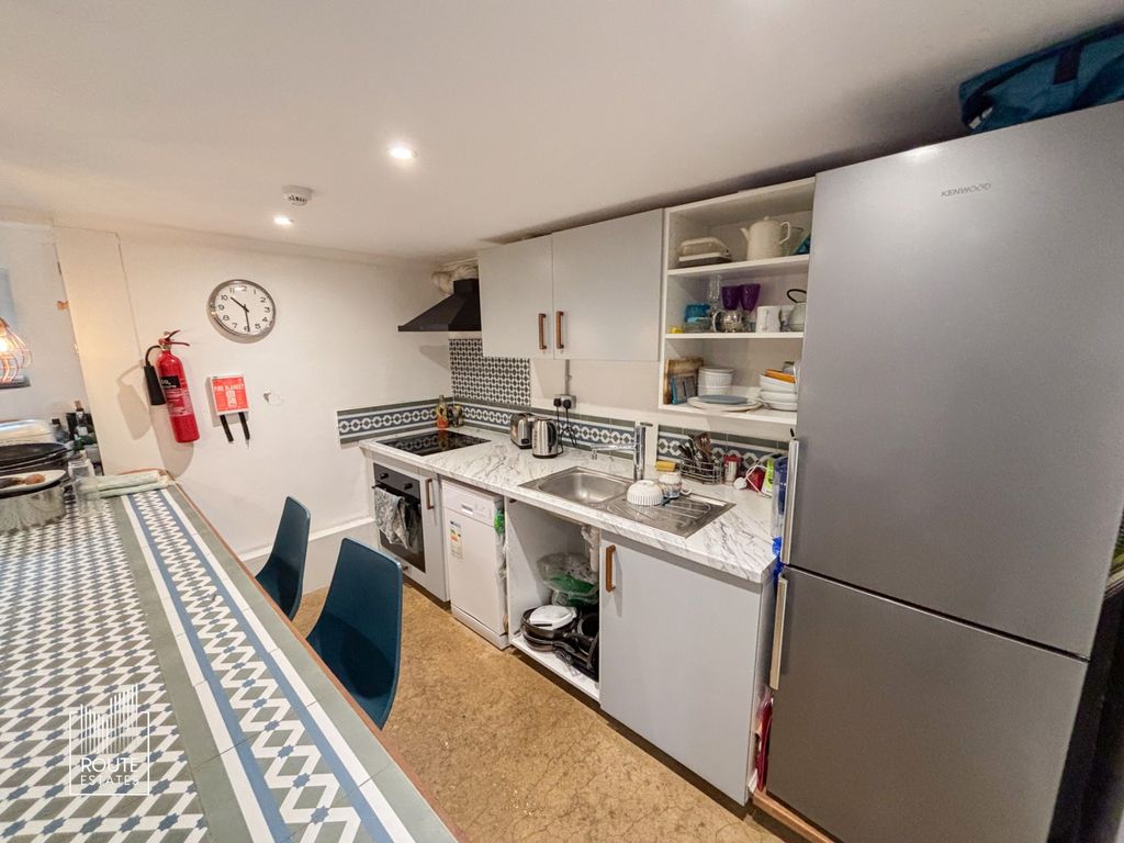 Property photo 3 of 10 Photo 2