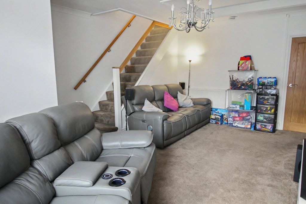 Property photo 3 of 18