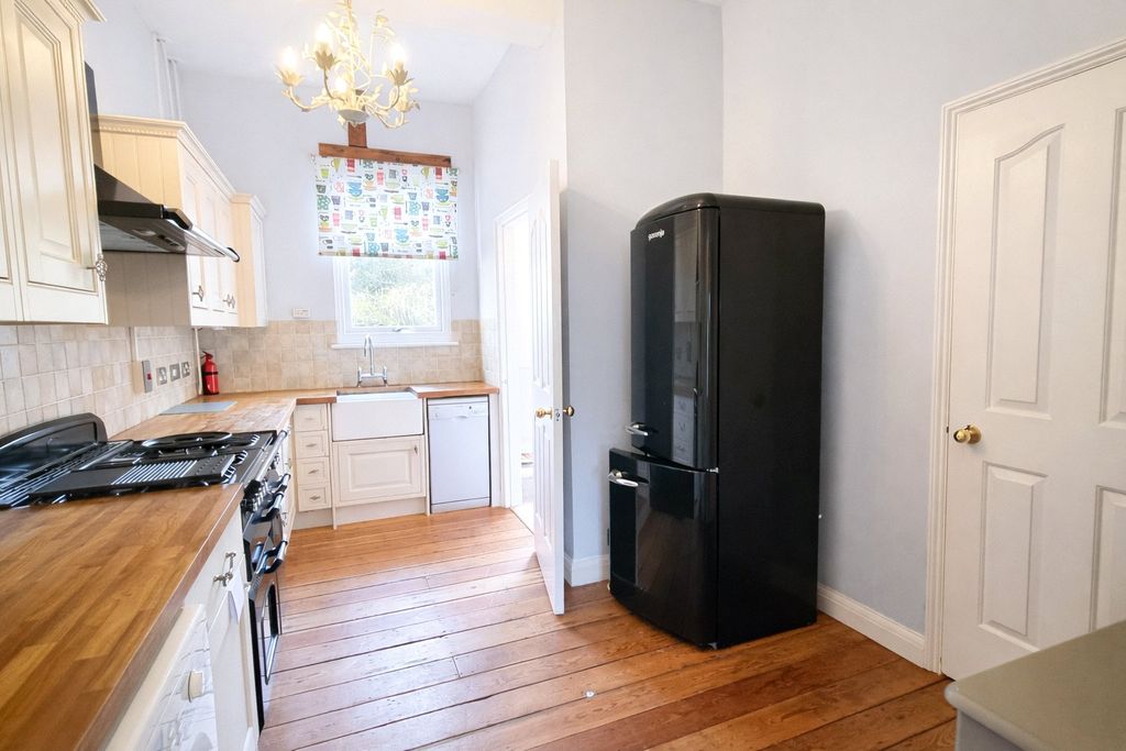 Property photo 3 of 11 Picture No. 10