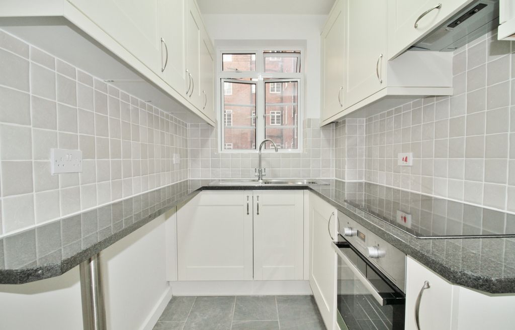 Property photo 3 of 12 Photo 6