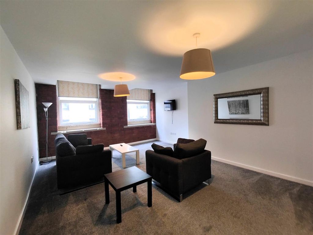 Property photo 1 of 9 Lounge